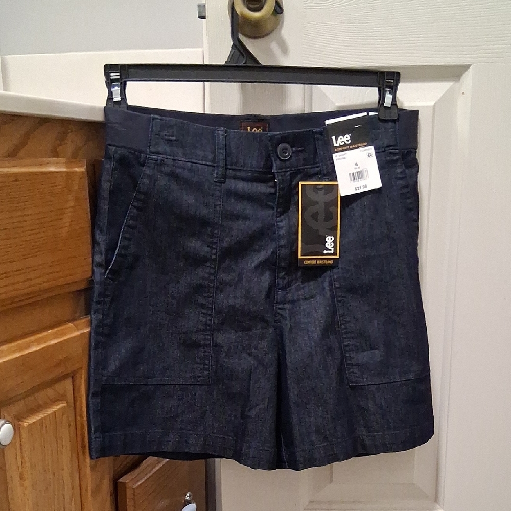 Lee Women's Navy High Waist Shorts. Size 6. NWT
